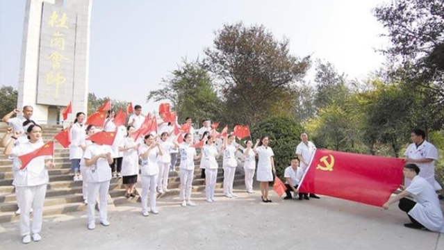 我市各縣市區(qū)黨員干部紛紛前往西華杜崗會(huì)師紀(jì)念館參觀學(xué)習(xí)